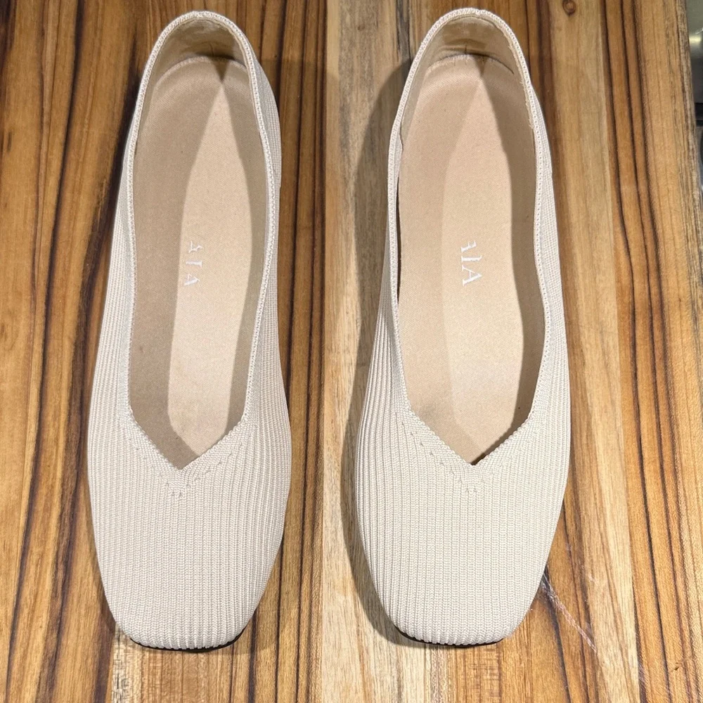 VIVAIA Mia 2.0 Square-Toe, V-Cut Flats Elegant Women's Flats in a Neutral Beige. - Picture 9 of 10